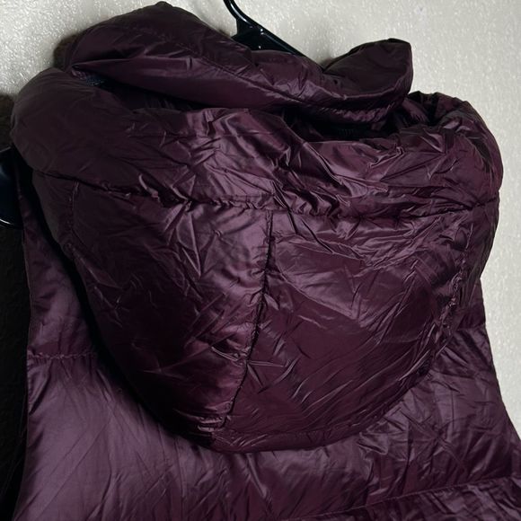 Athleta Haven Down Puffer Oversized Vest Hooded Burgundy - Picture 4 of 5